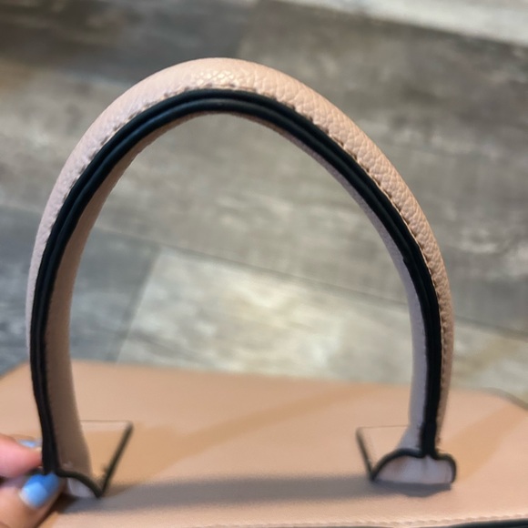 Elegant Tan Women's Handbag - Picture 4 of 7